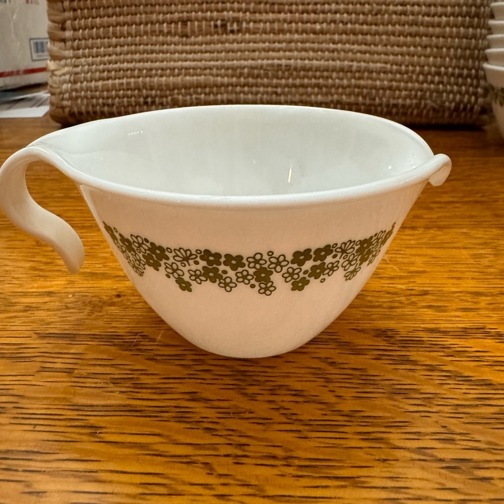 Corelle vintage creamer with spring blossoms - hard to find and mint condition
